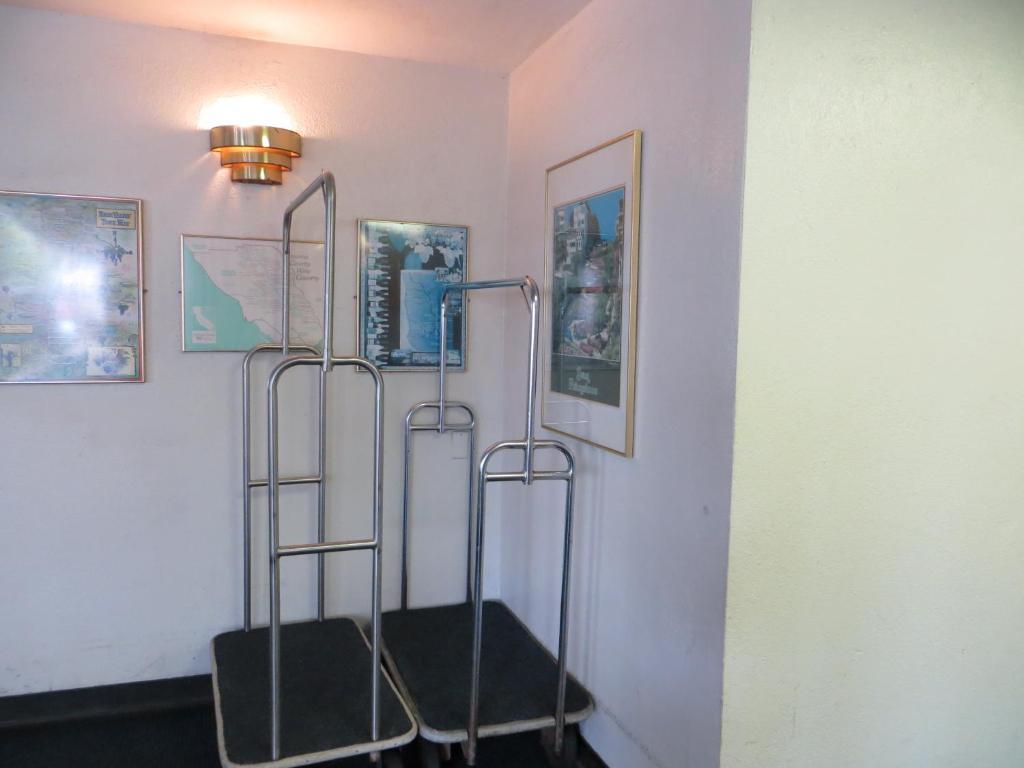image-housing-carousel
