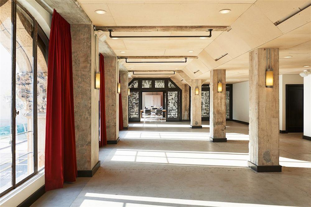 image-housing-carousel