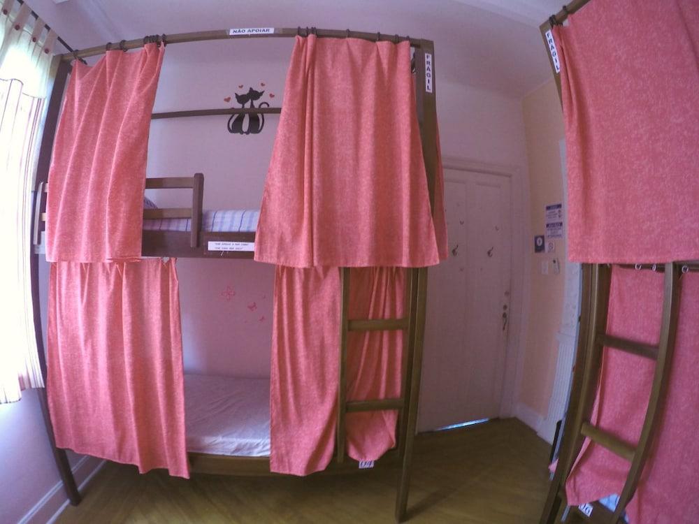 image-housing-carousel