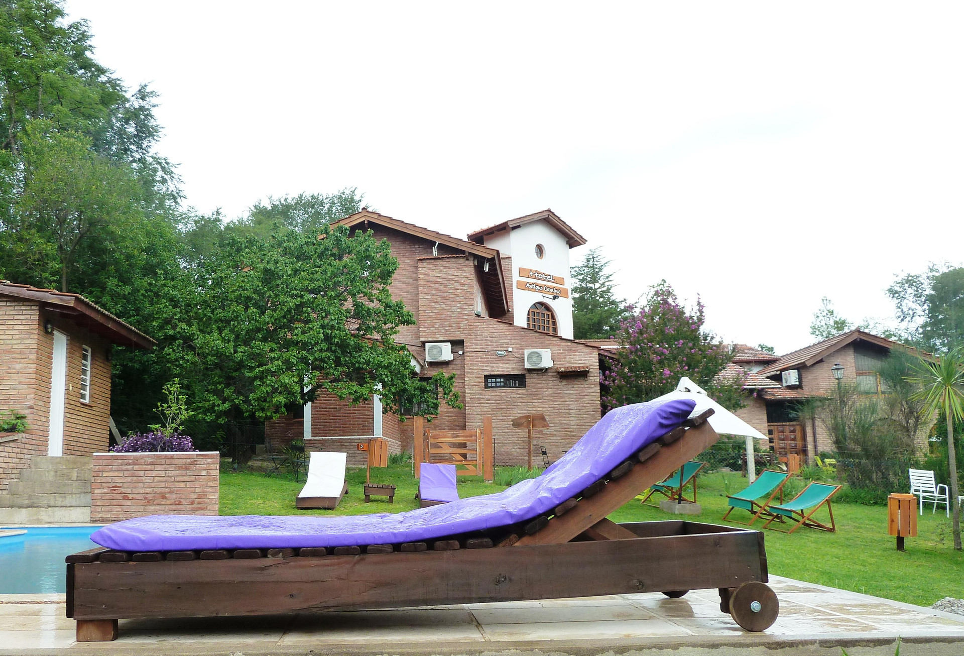 image-housing-carousel