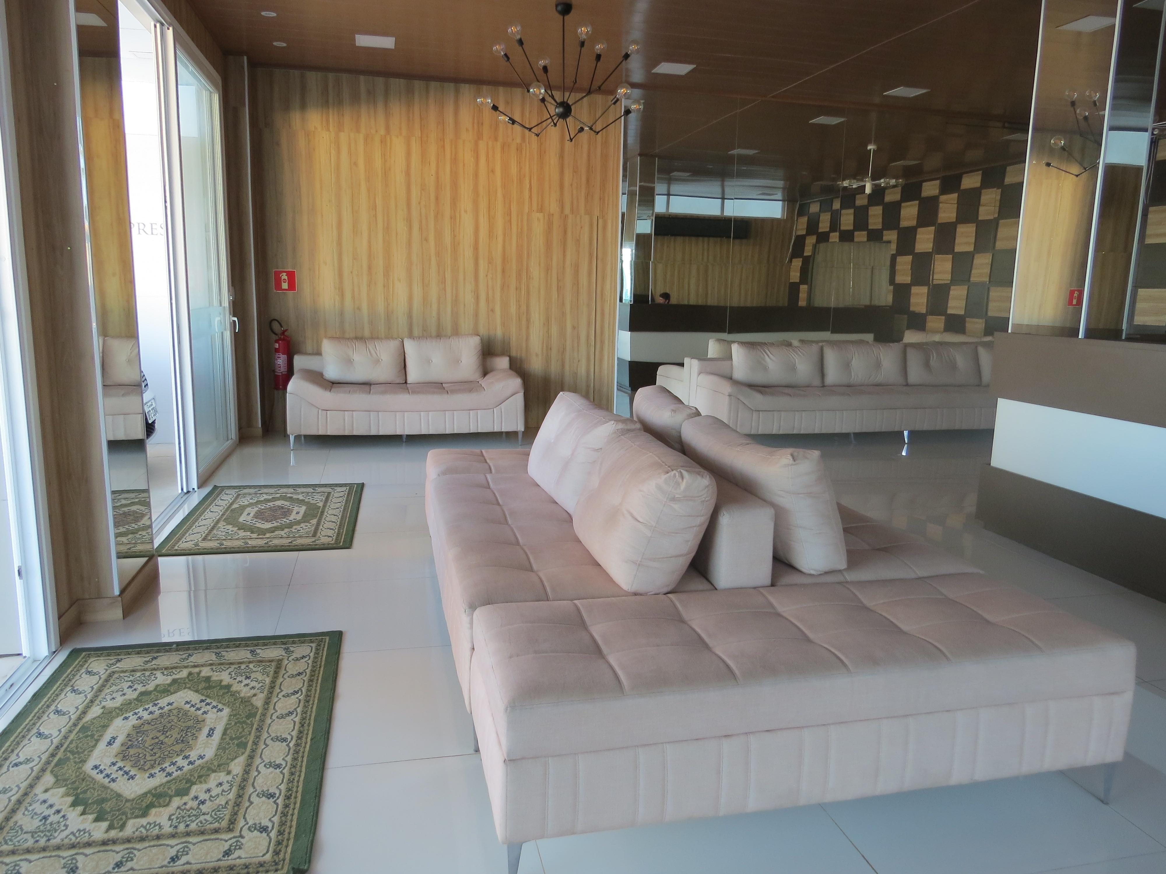 image-housing-carousel
