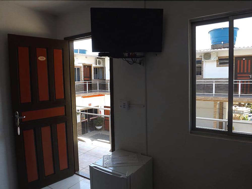 image-housing-carousel