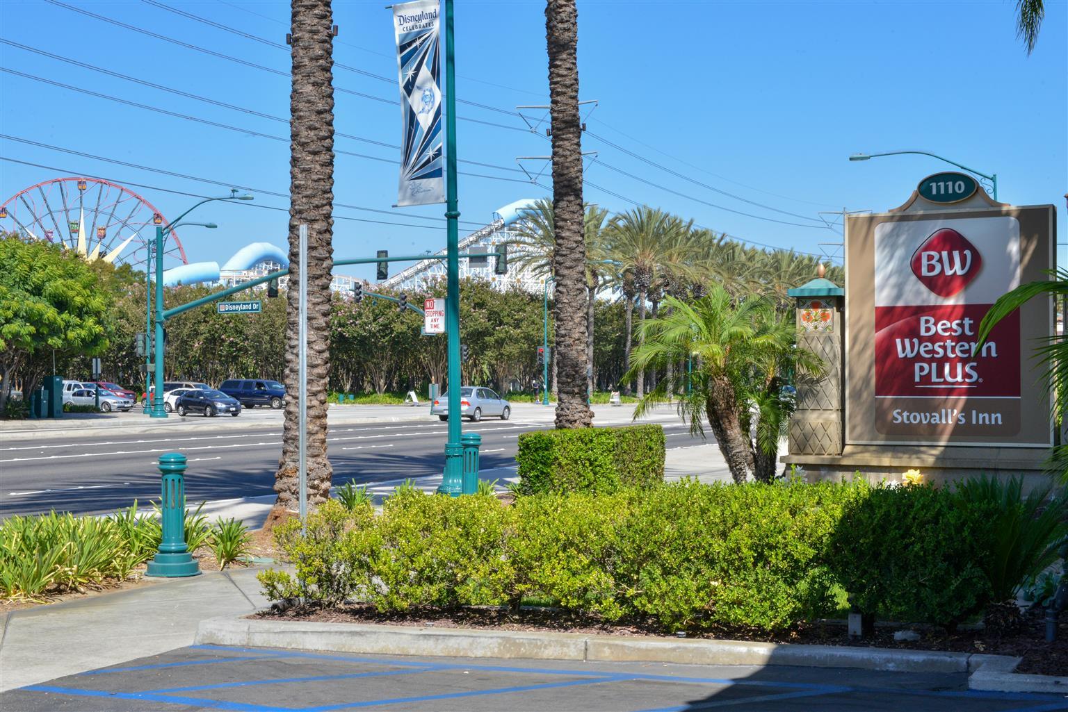 image-housing-carousel
