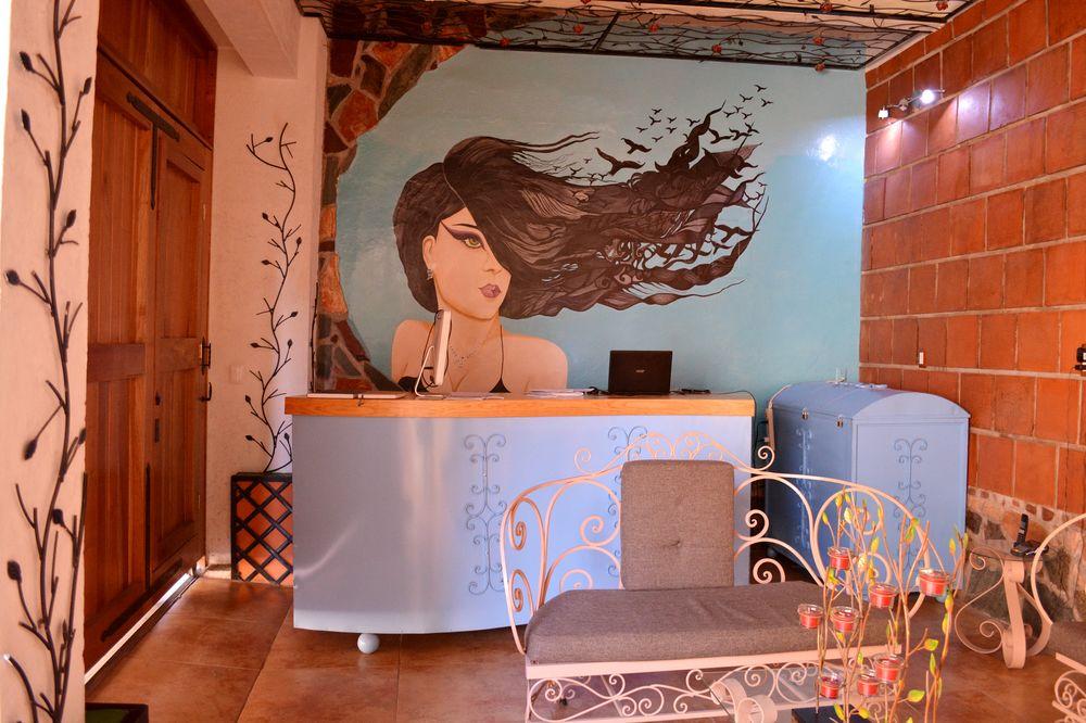 image-housing-carousel
