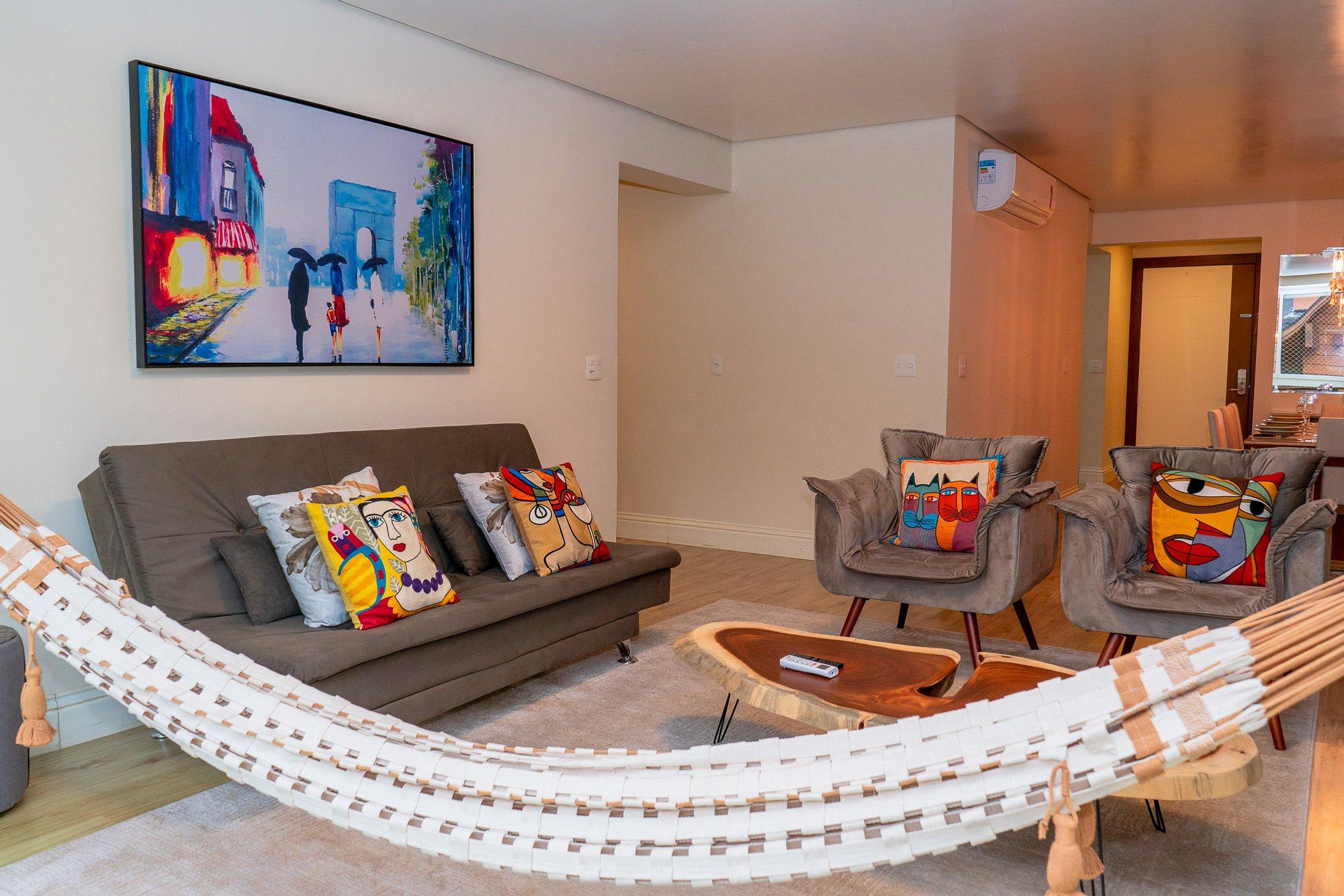image-housing-carousel