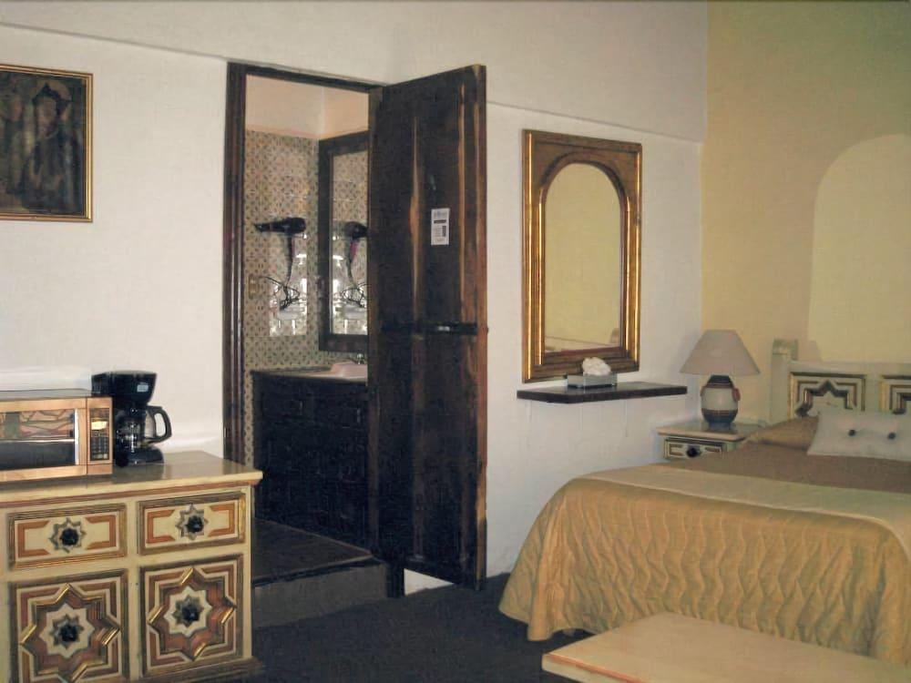 image-housing-carousel