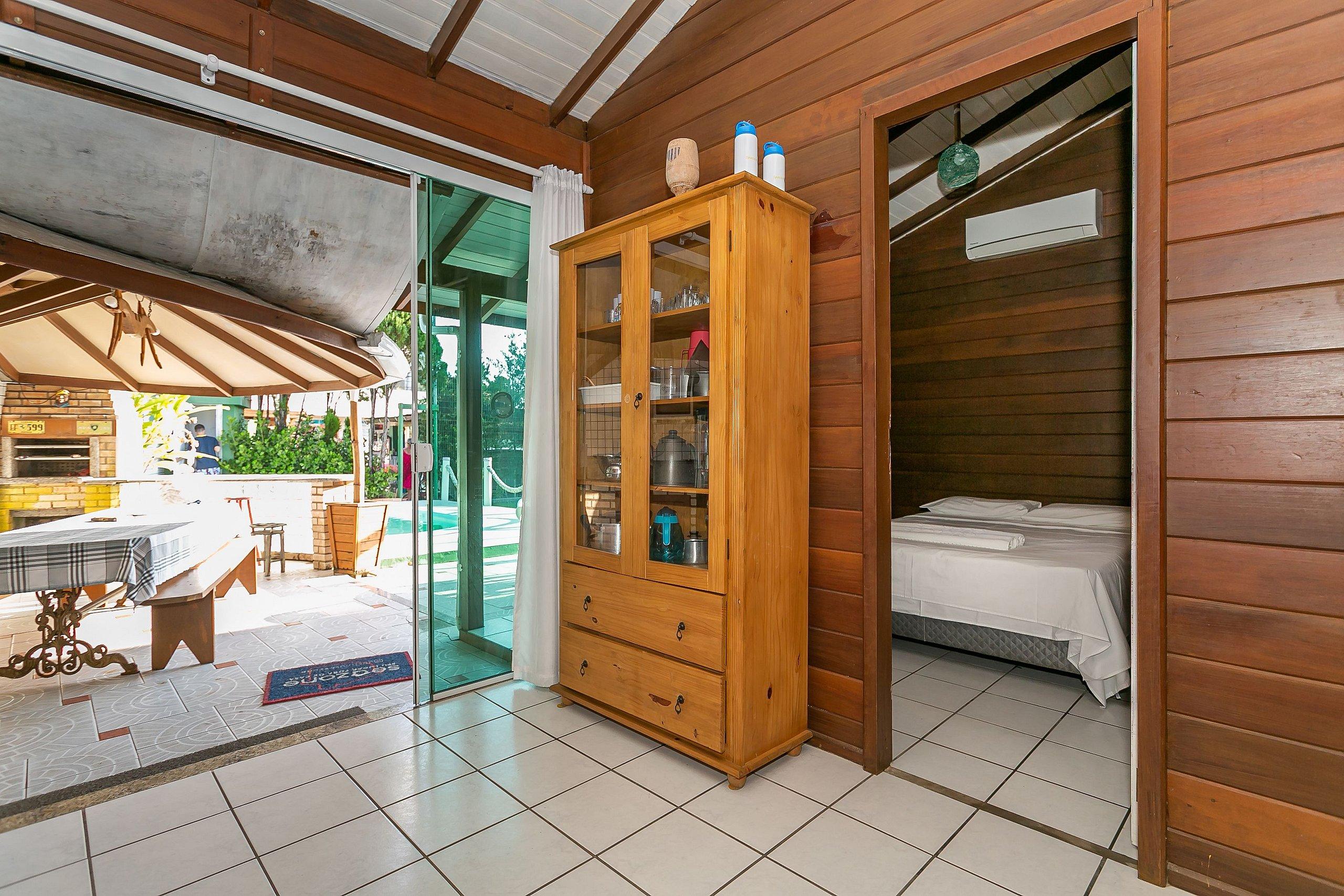 image-housing-carousel
