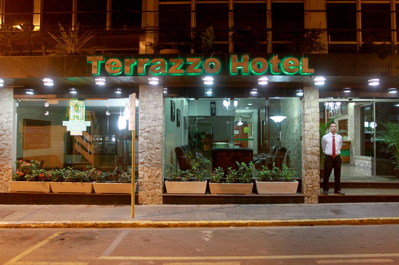 image-housing-carousel