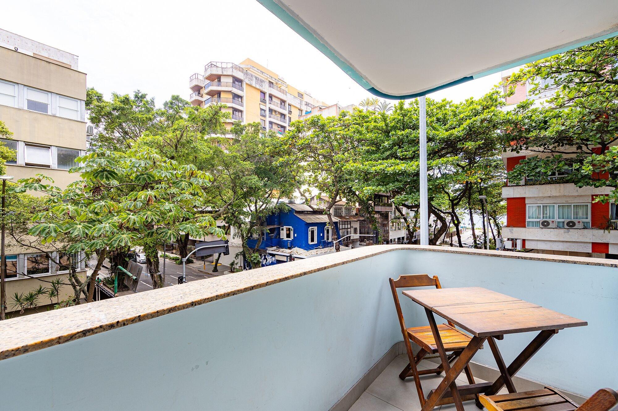 image-housing-carousel