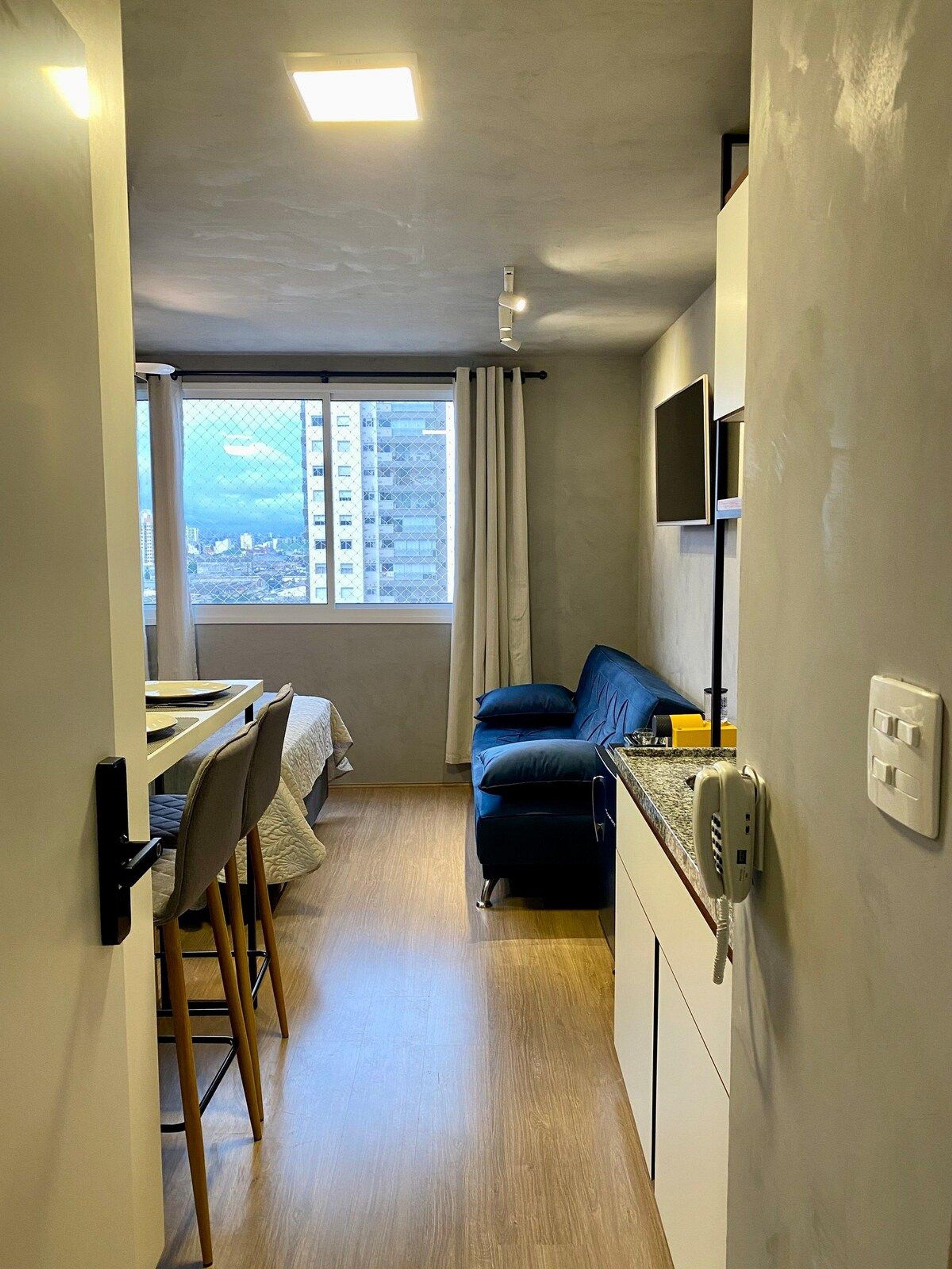 image-housing-carousel