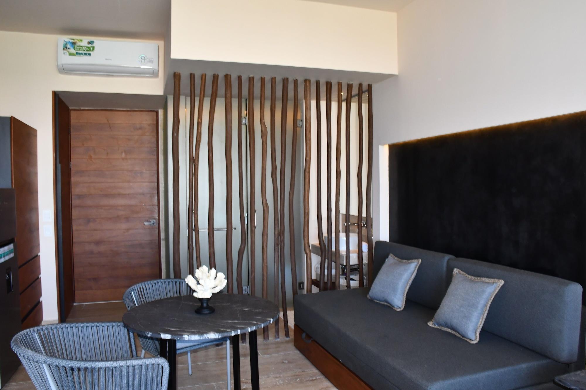 Suite de lujo, 1 cama King size con sofá cama, balcón, vista parcial al océano