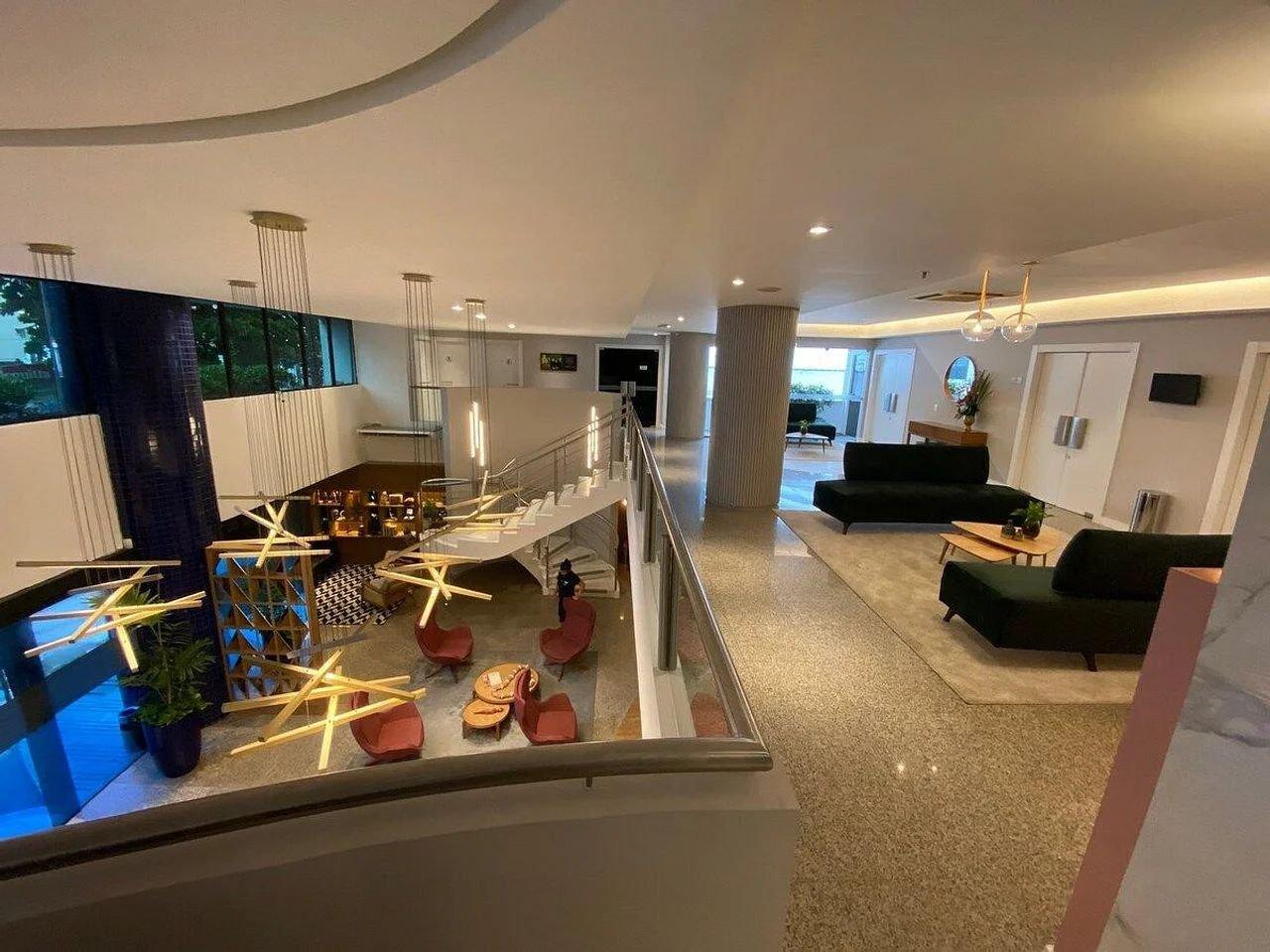 image-housing-carousel