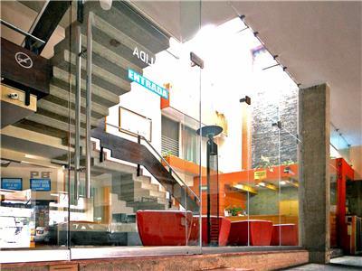 image-housing-carousel