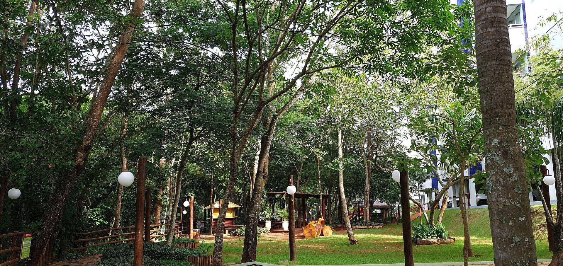 image-housing-carousel