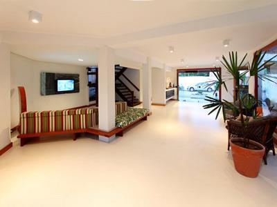 image-housing-carousel