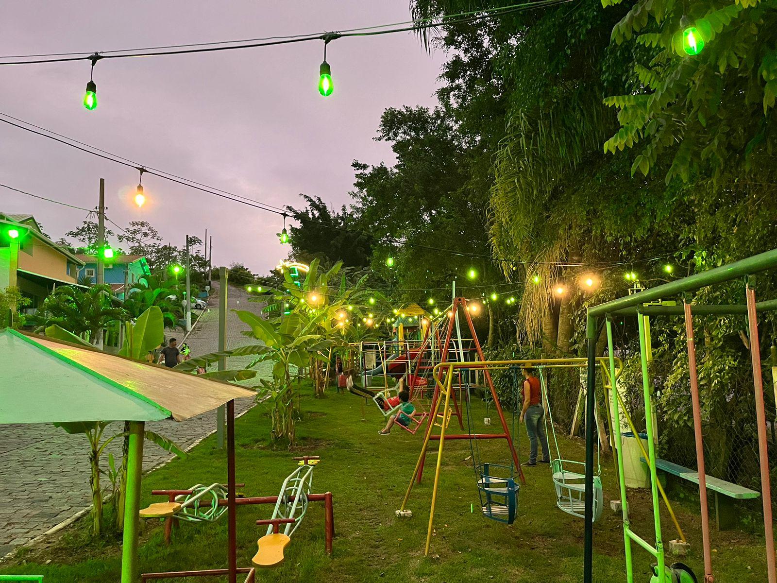 image-housing-carousel