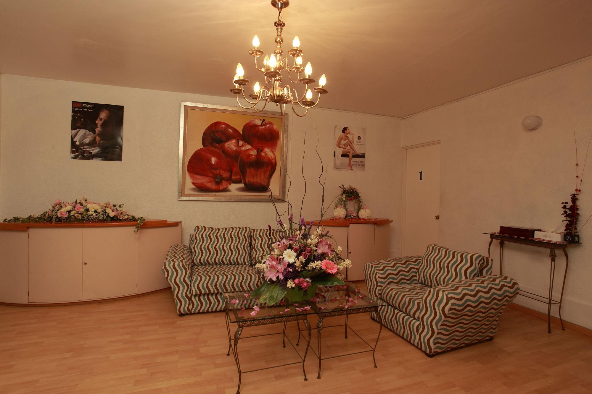 image-housing-carousel