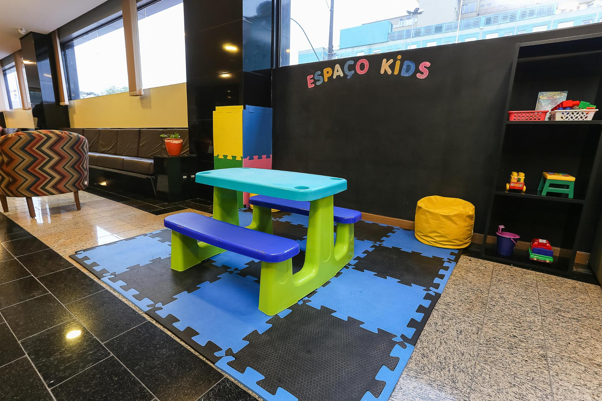 image-housing-carousel