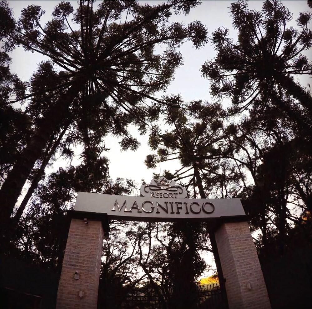 image-housing-carousel