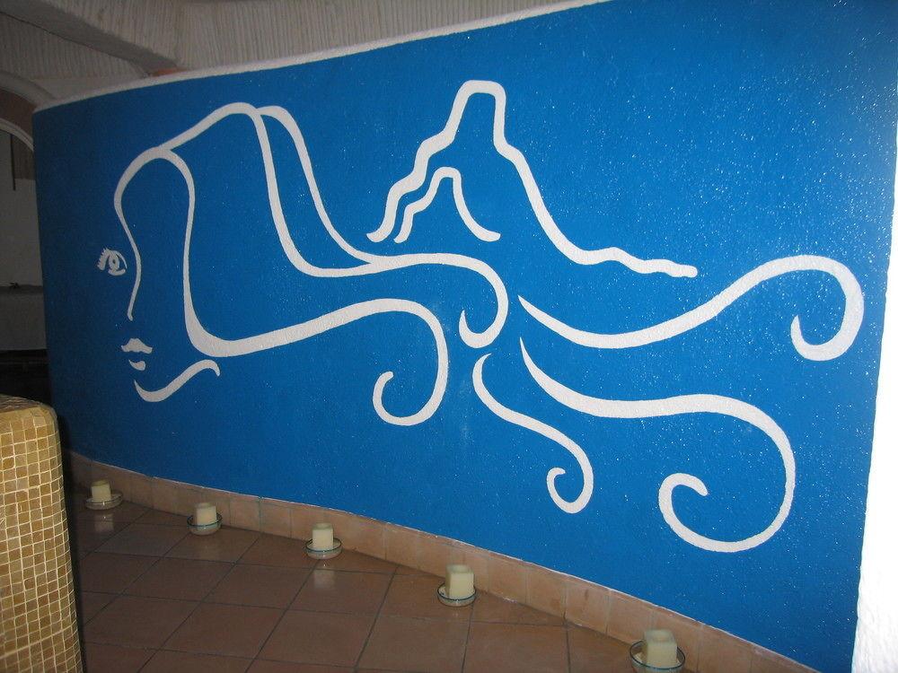 image-housing-carousel