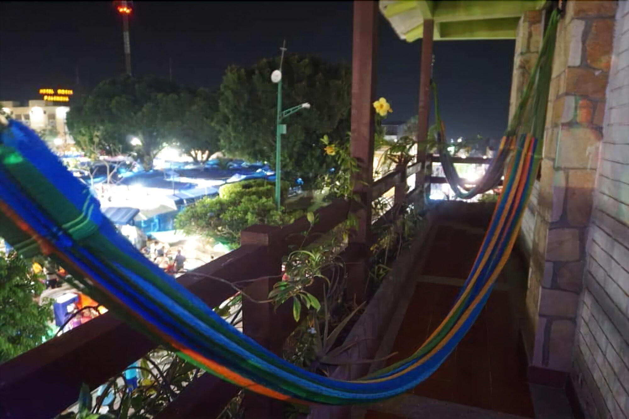 image-housing-carousel