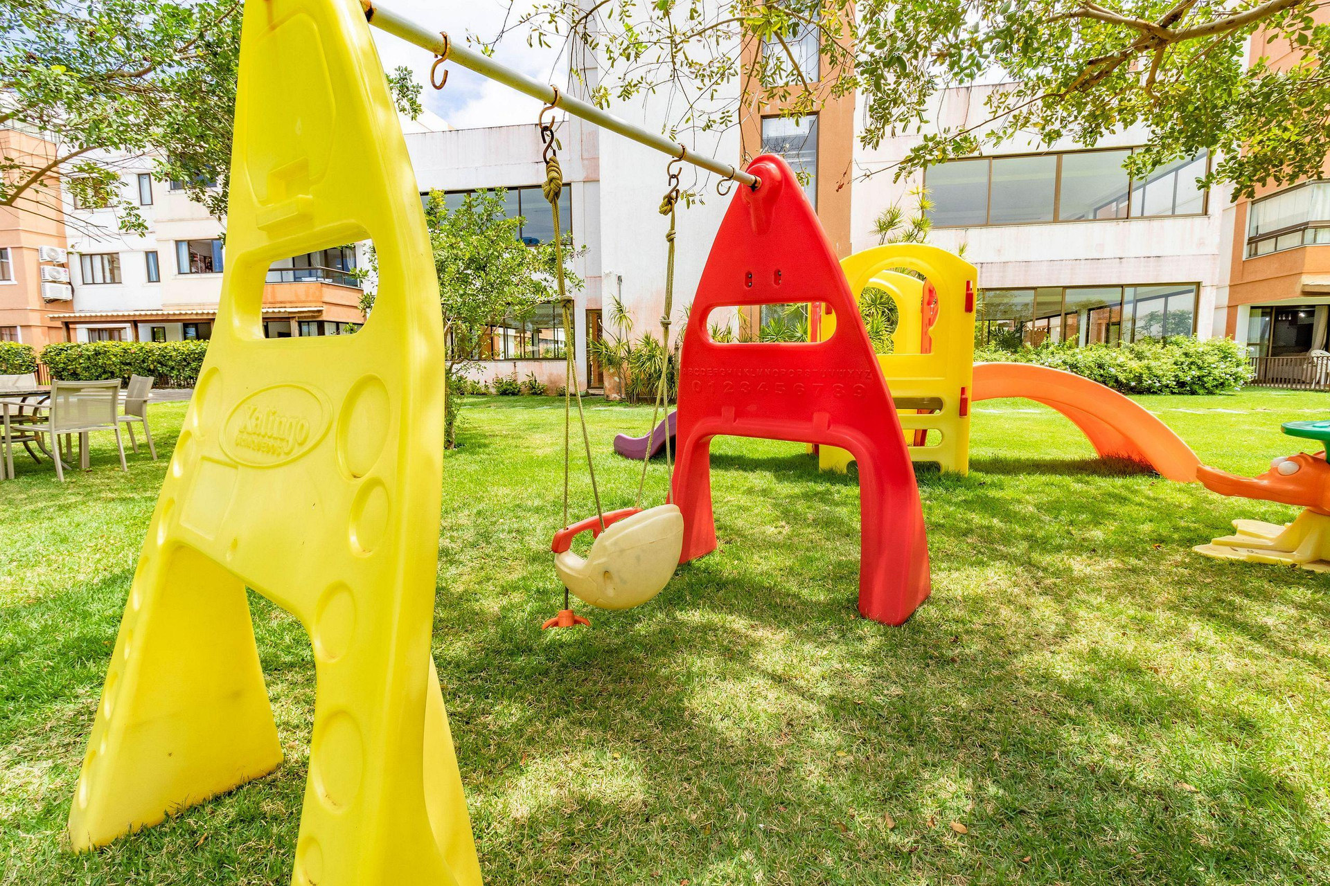 image-housing-carousel