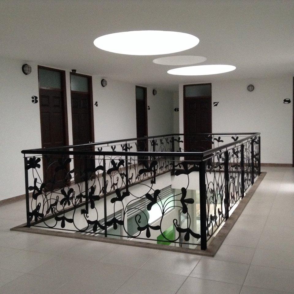 image-housing-carousel