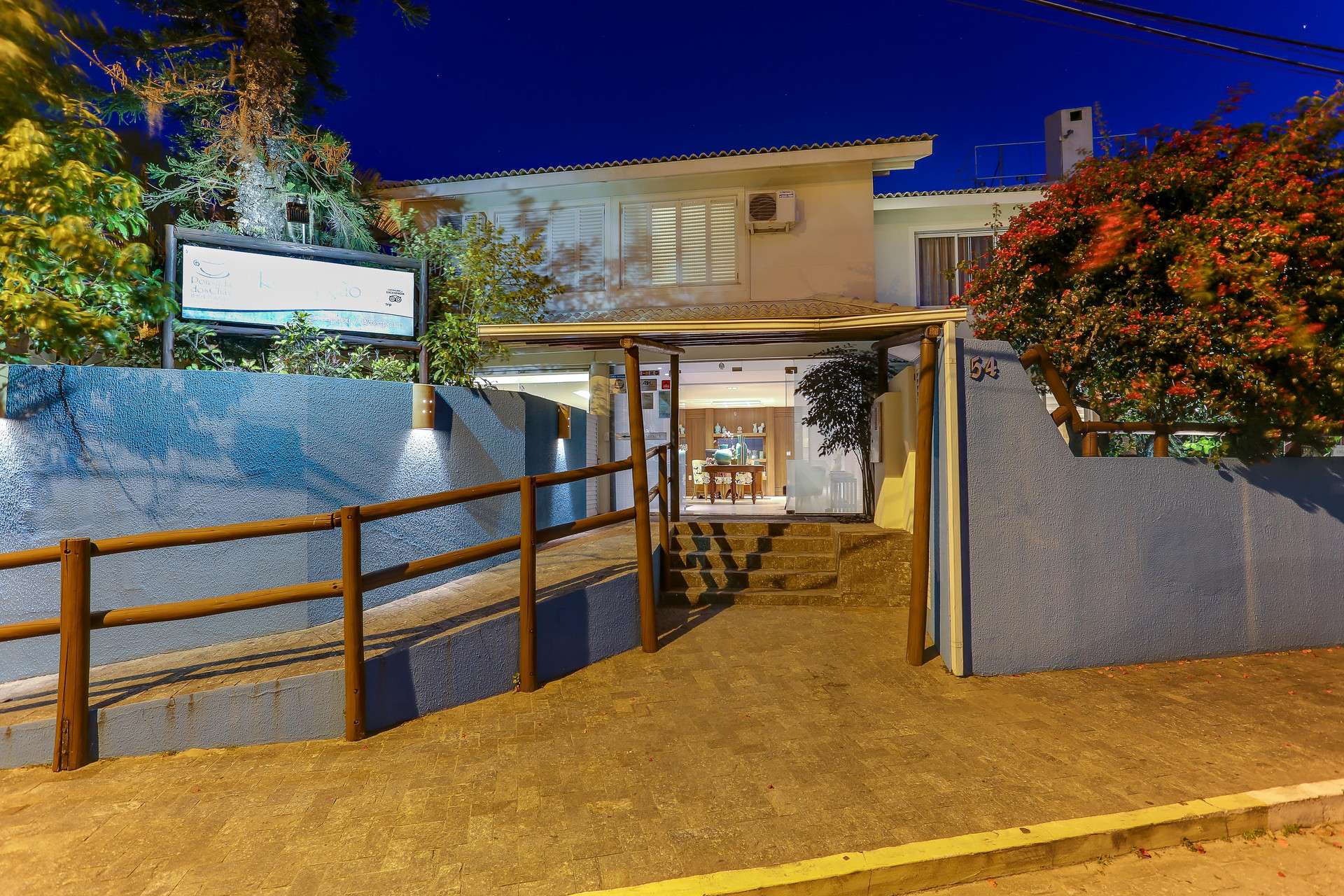 image-housing-carousel