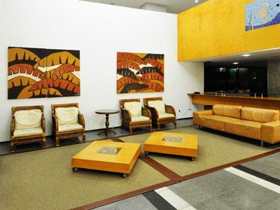 image-housing-carousel