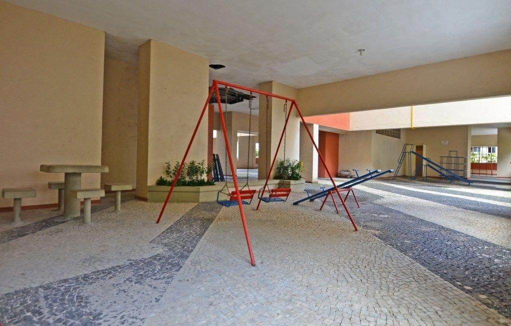 image-housing-carousel