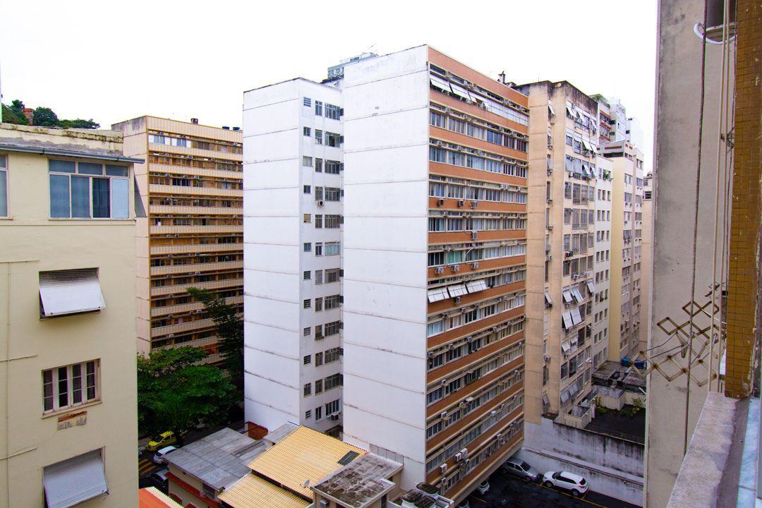 image-housing-carousel