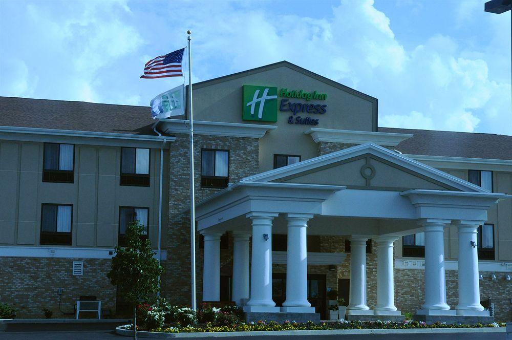 Holiday Inn Express & Suites Greenfield, an IHG Hotel image