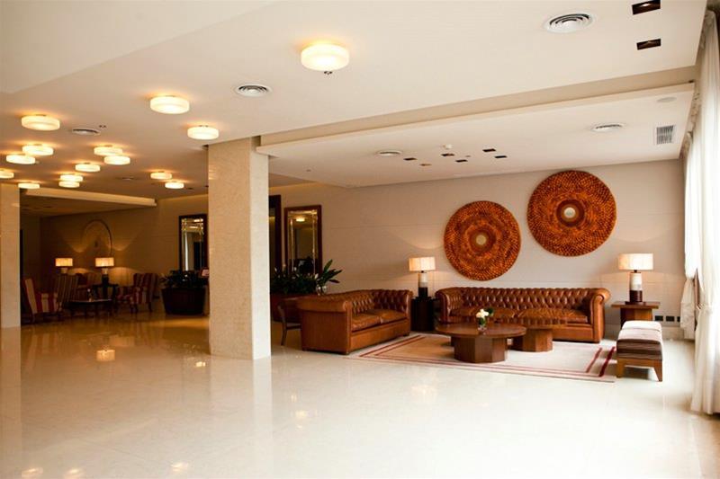 image-housing-carousel