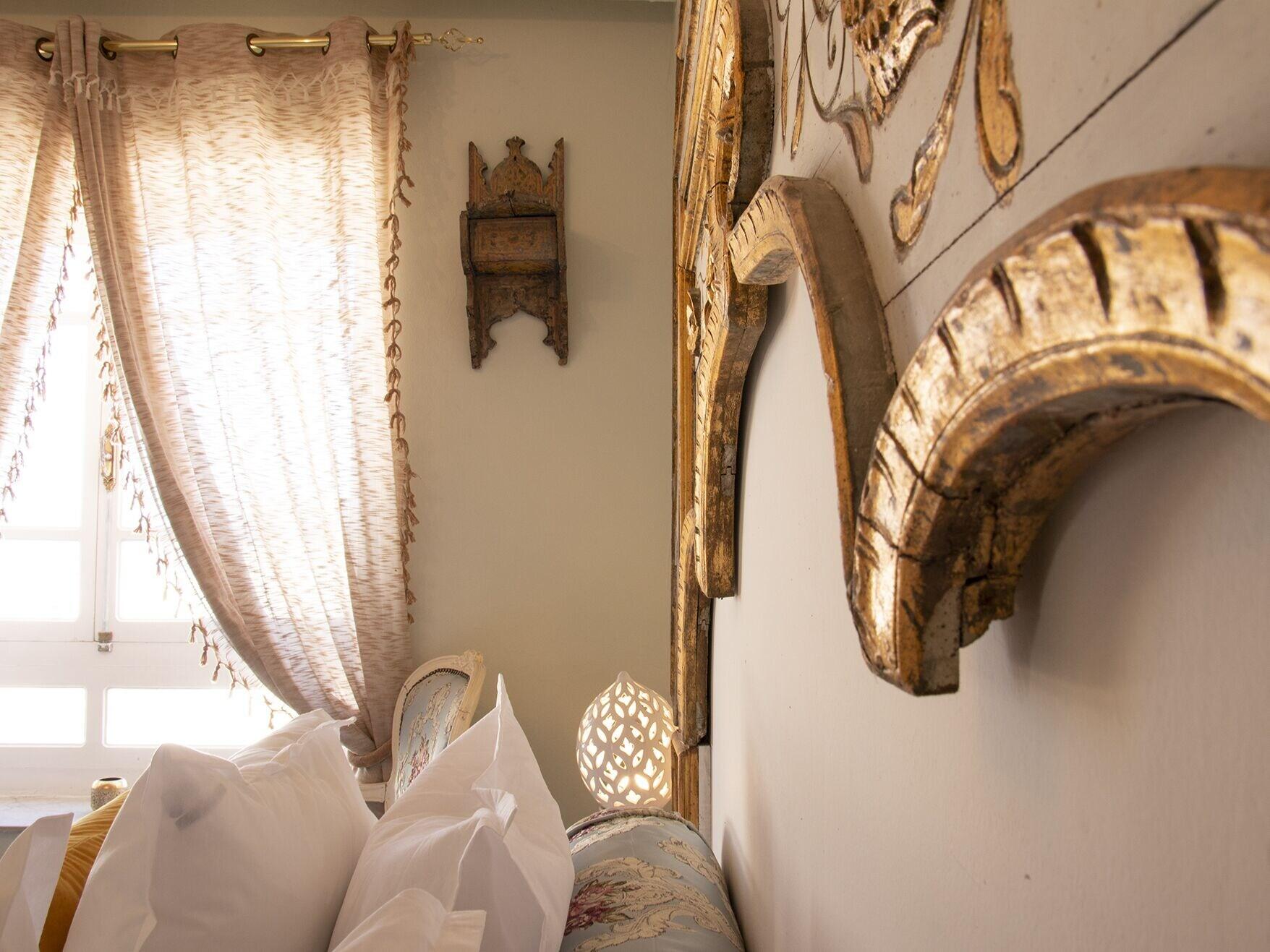 image-housing-carousel