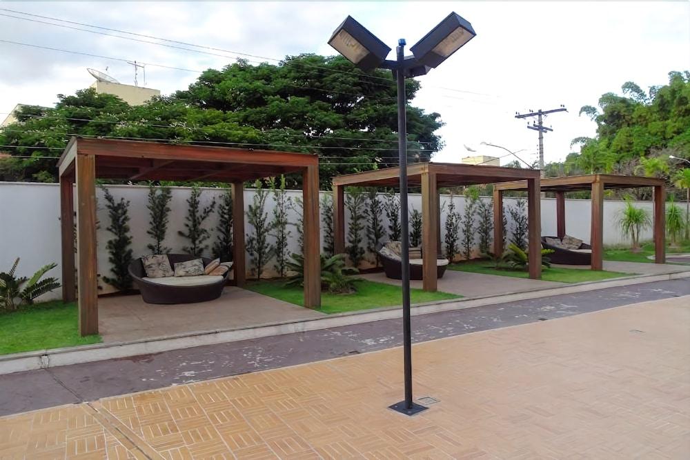 image-housing-carousel