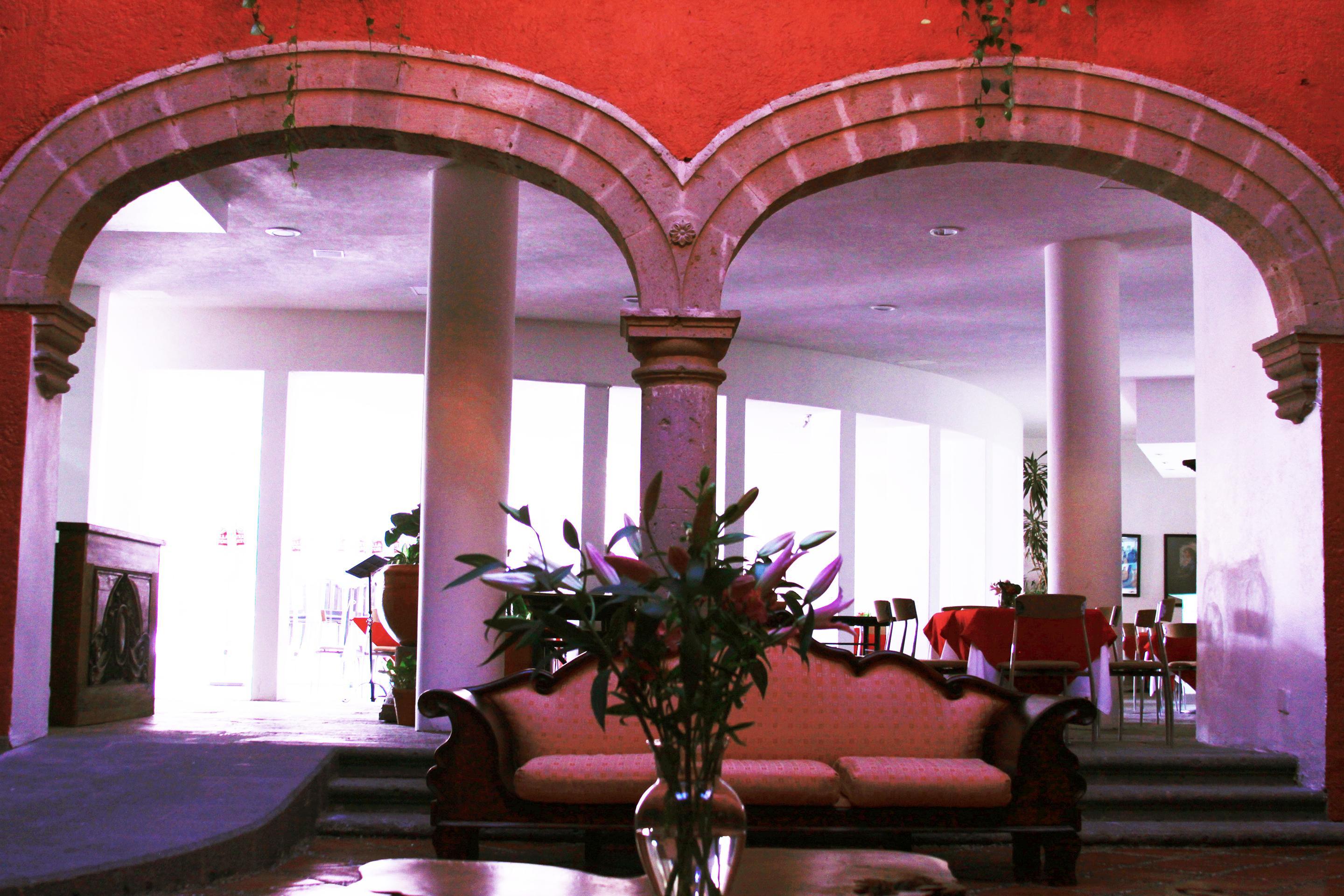 image-housing-carousel