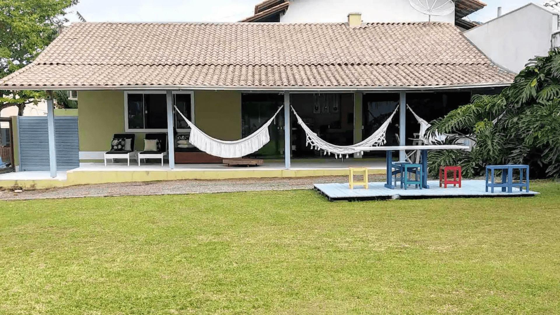 image-housing-carousel