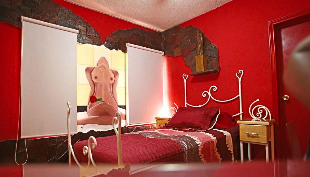 image-housing-carousel