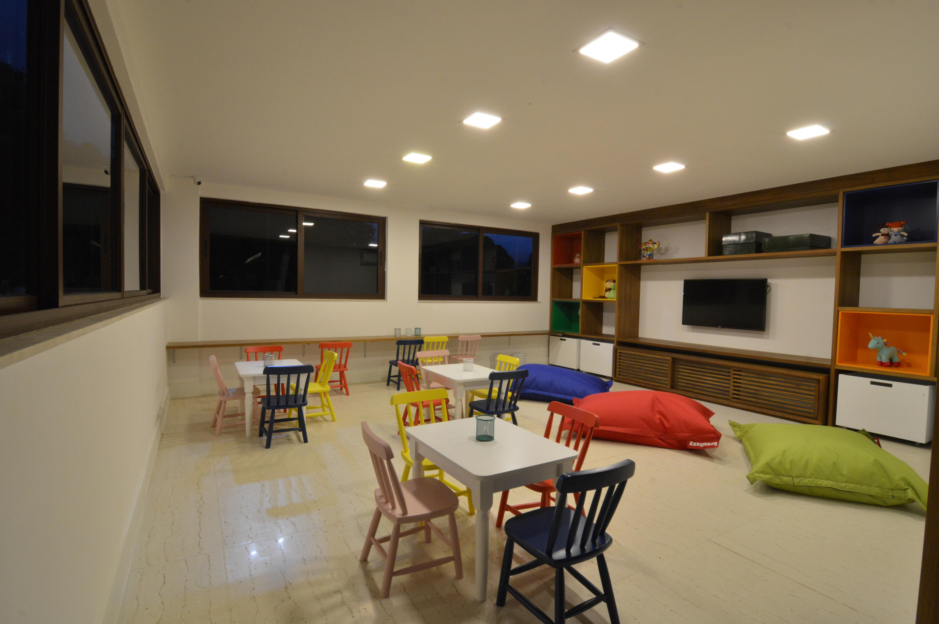 image-housing-carousel