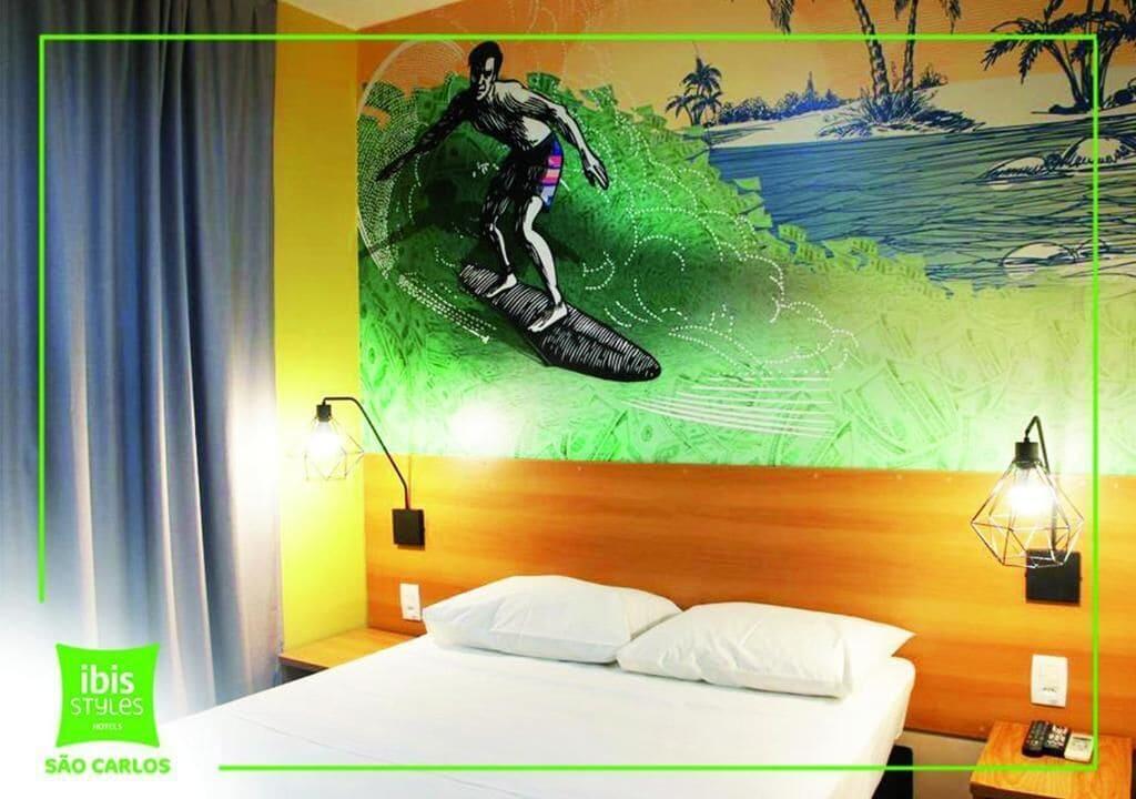 image-housing-carousel