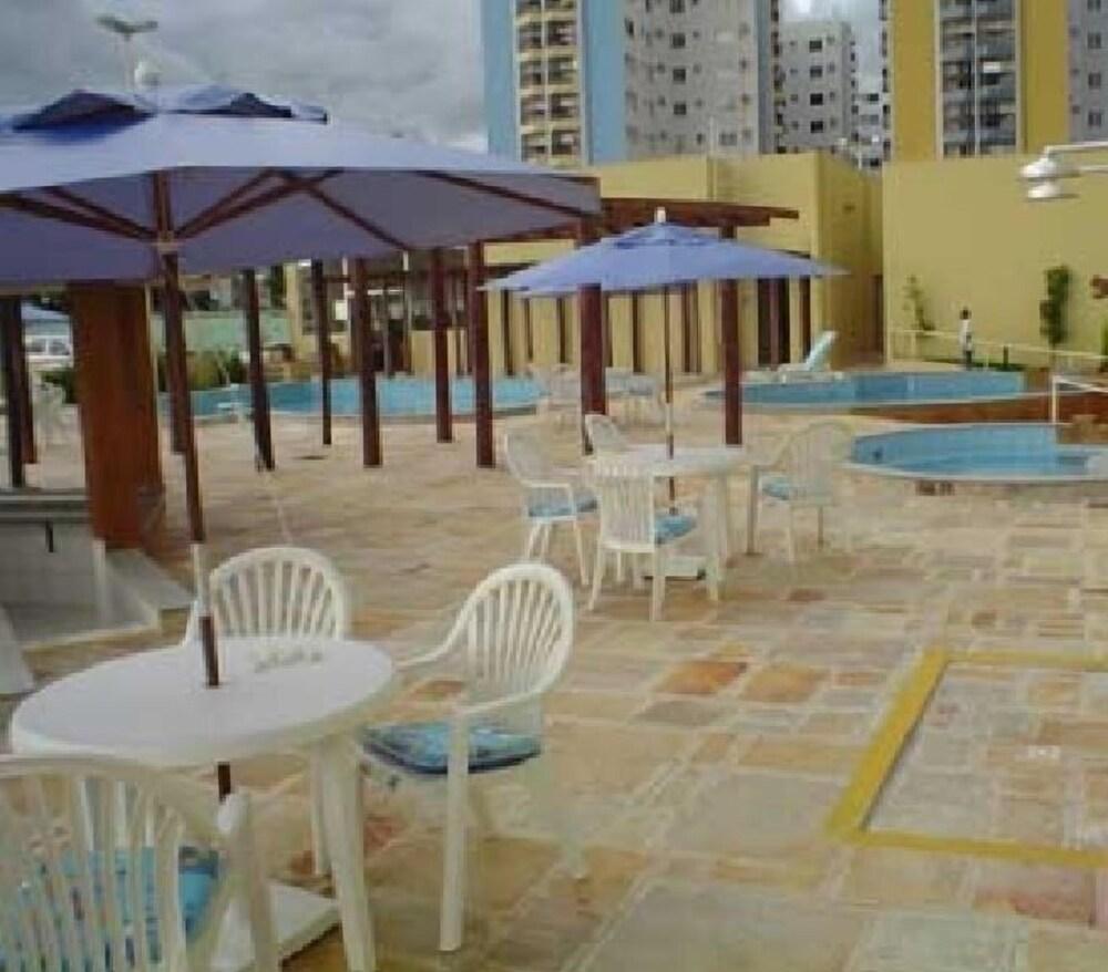 image-housing-carousel