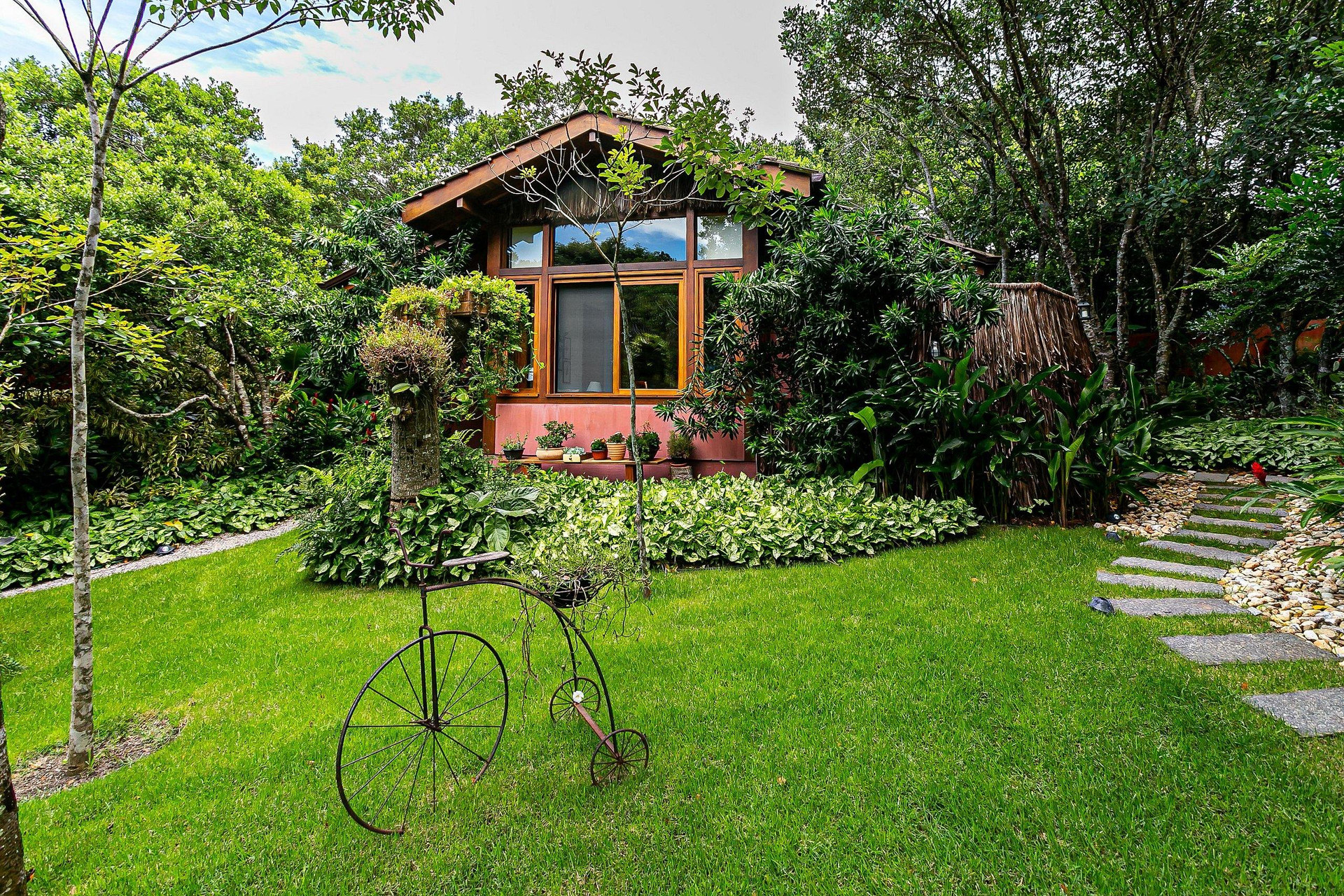 image-housing-carousel