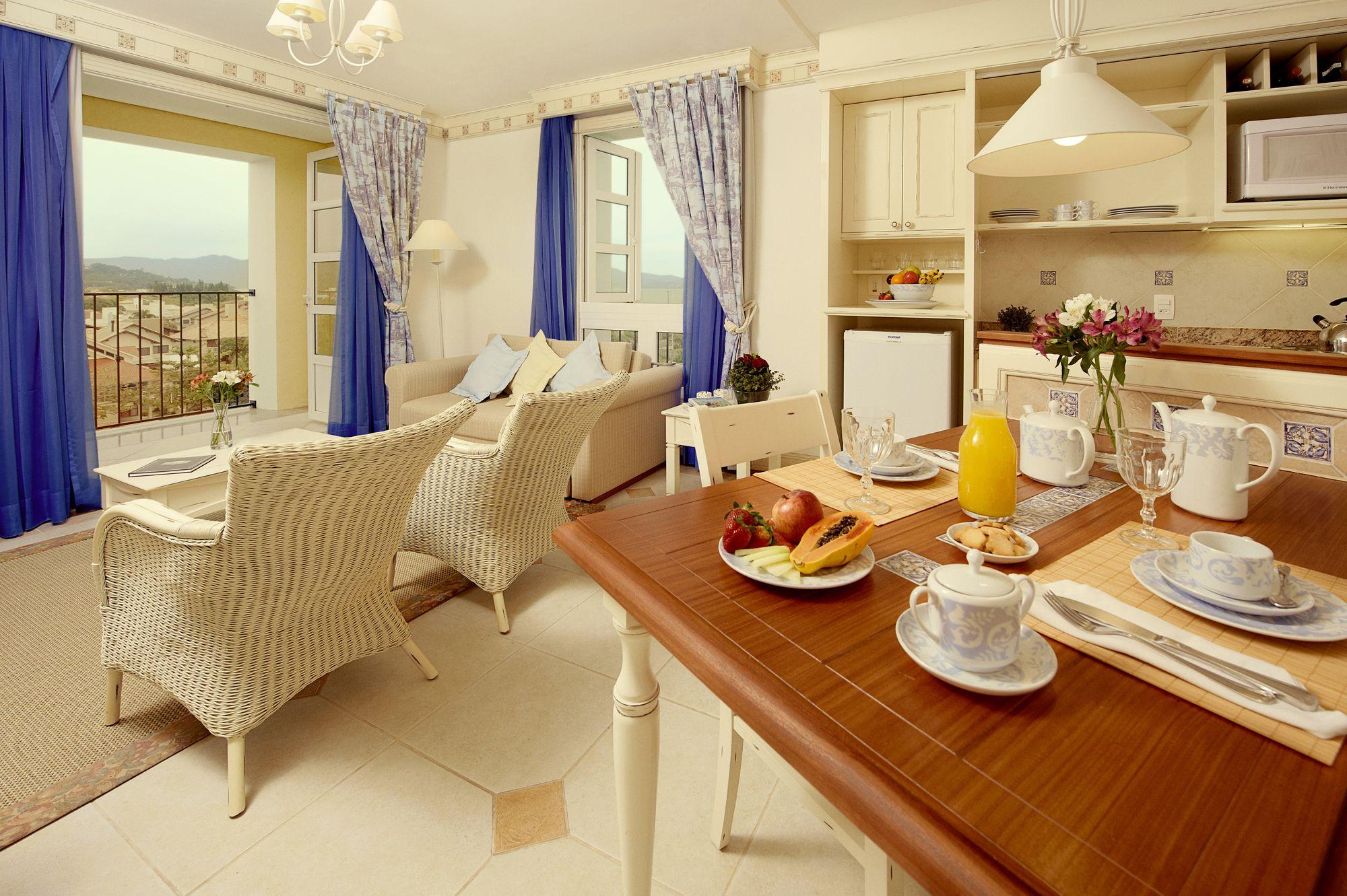 image-housing-carousel