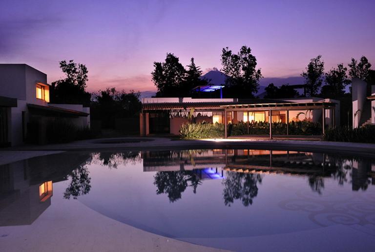 image-housing-carousel