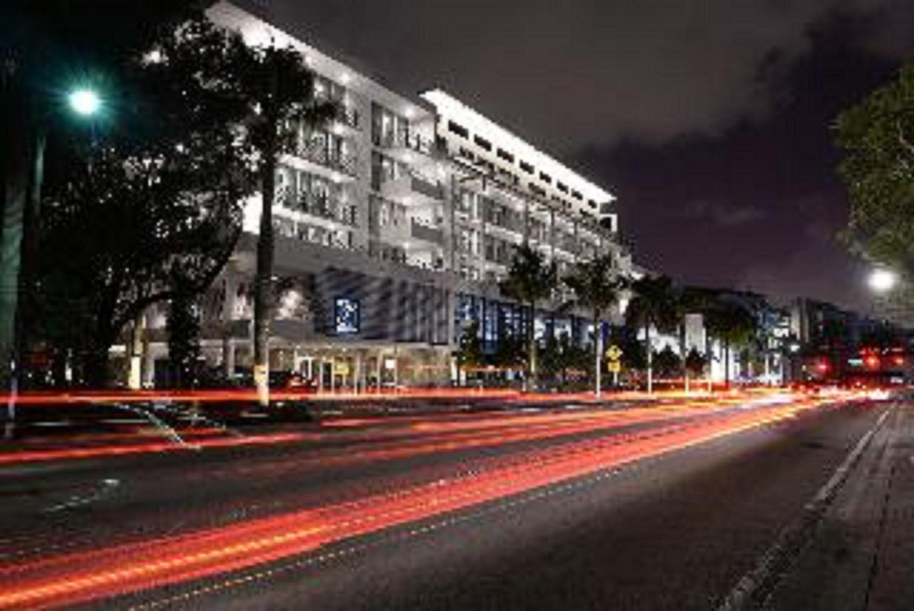 image-housing-carousel