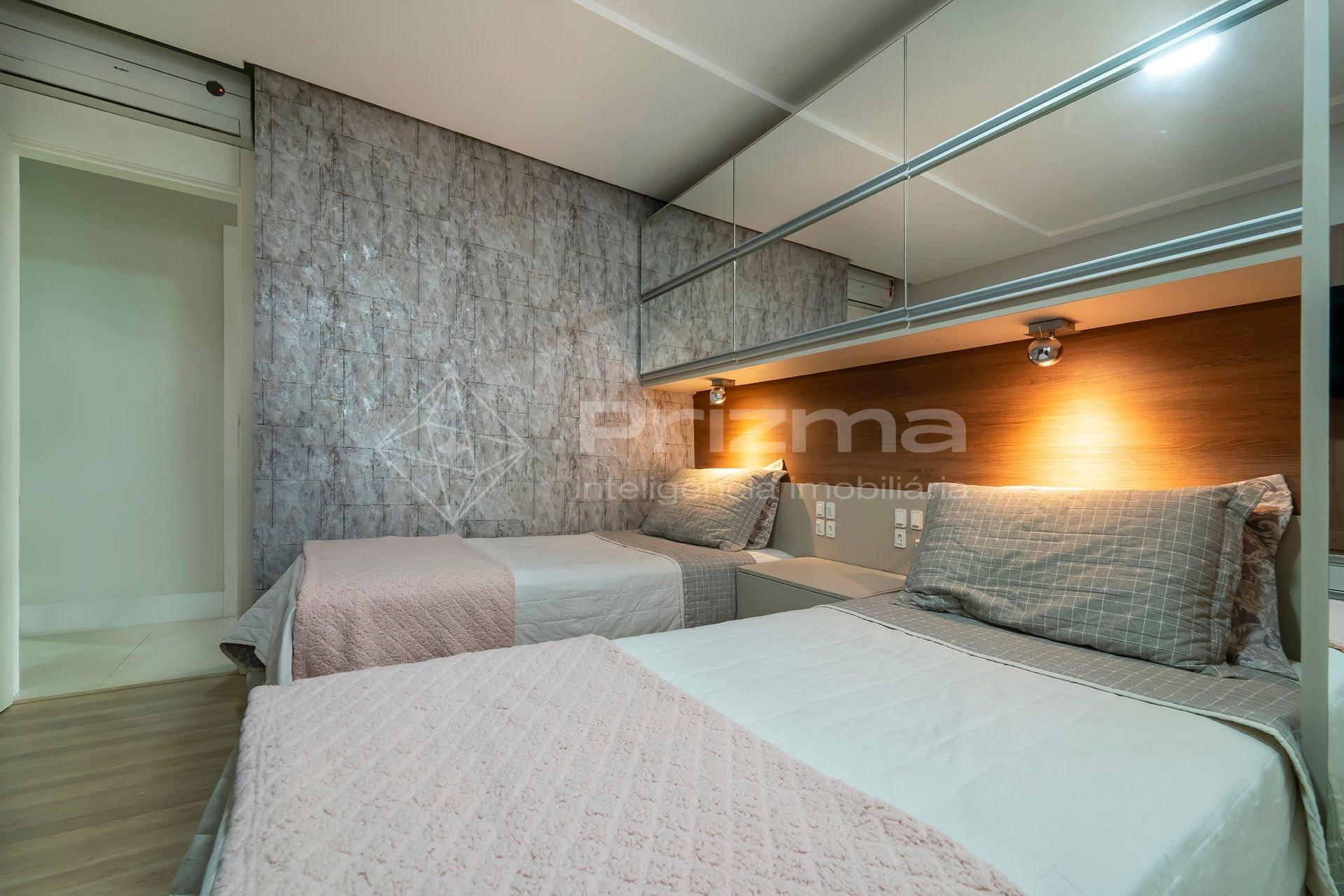 image-housing-carousel