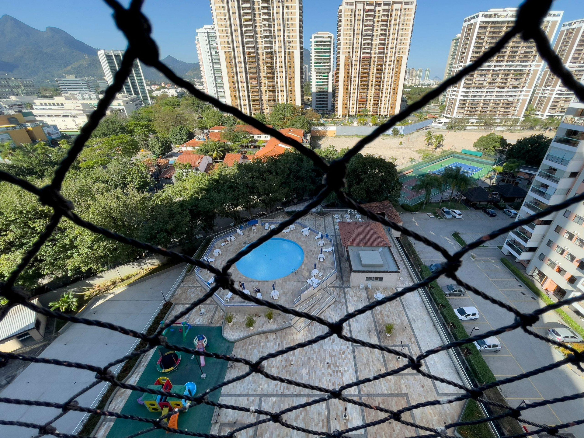 image-housing-carousel
