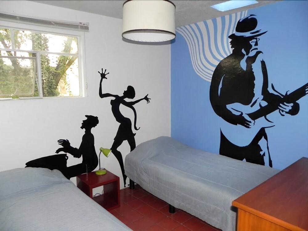 image-housing-carousel