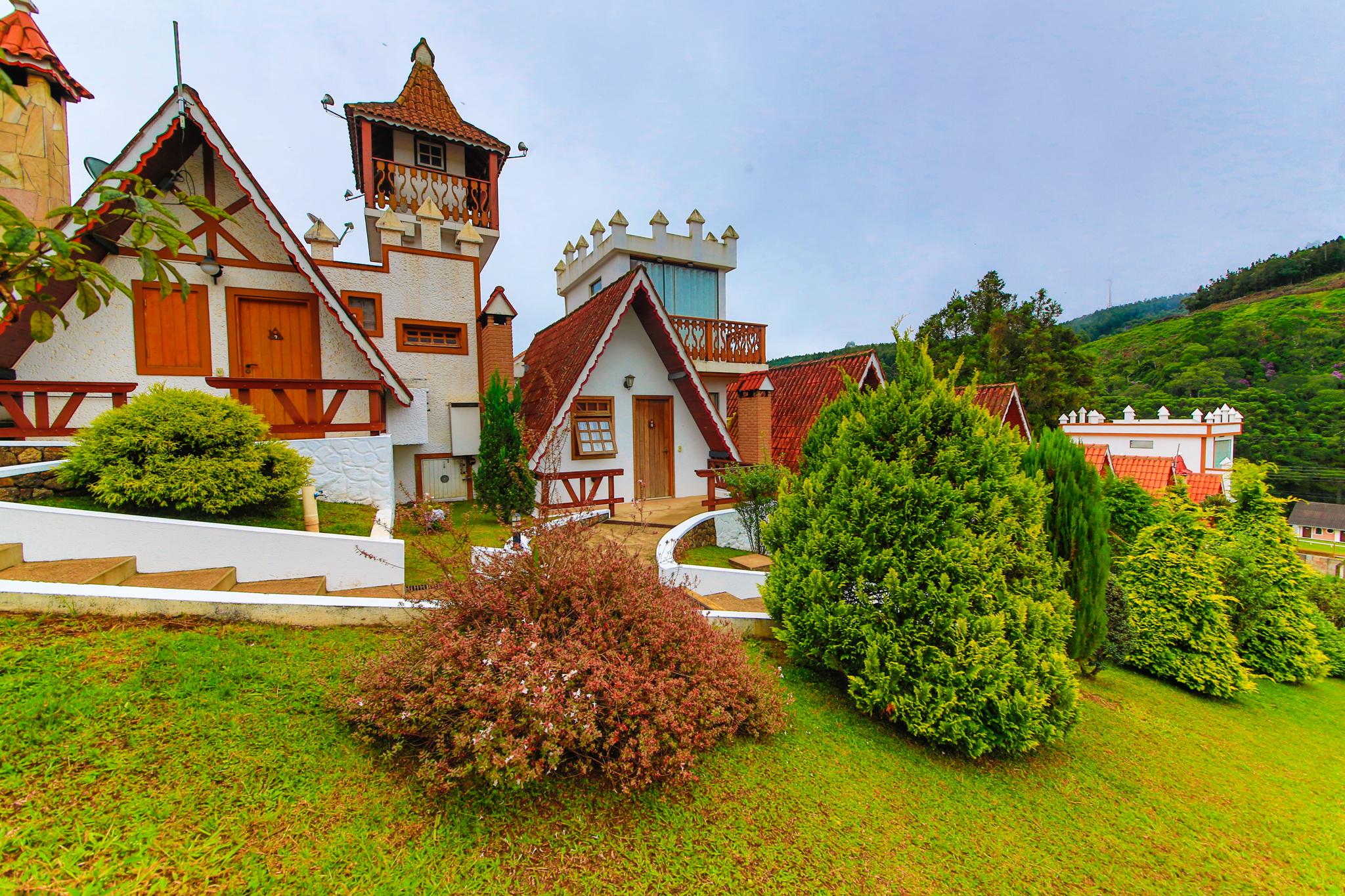 image-housing-carousel