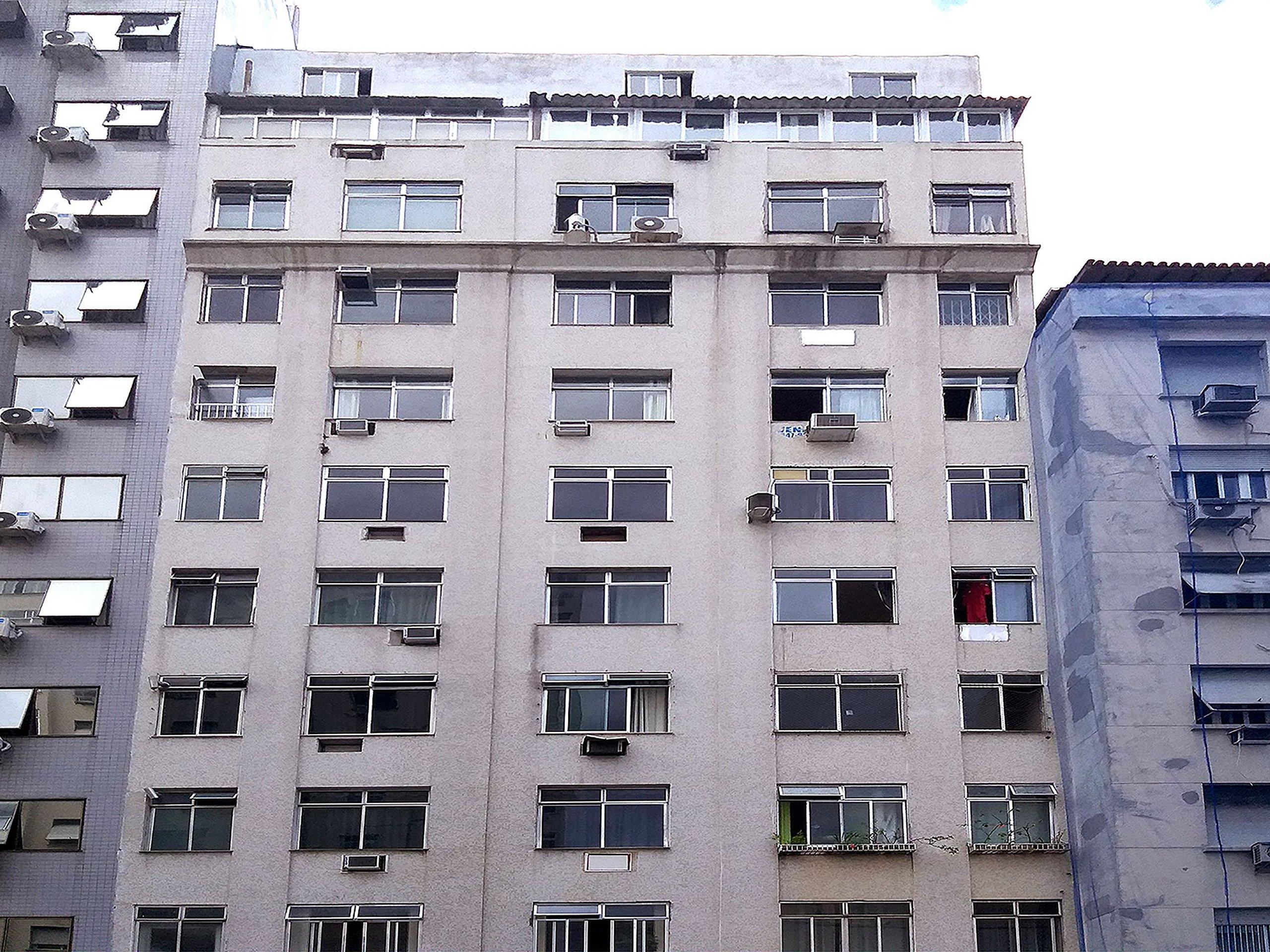 image-housing-carousel
